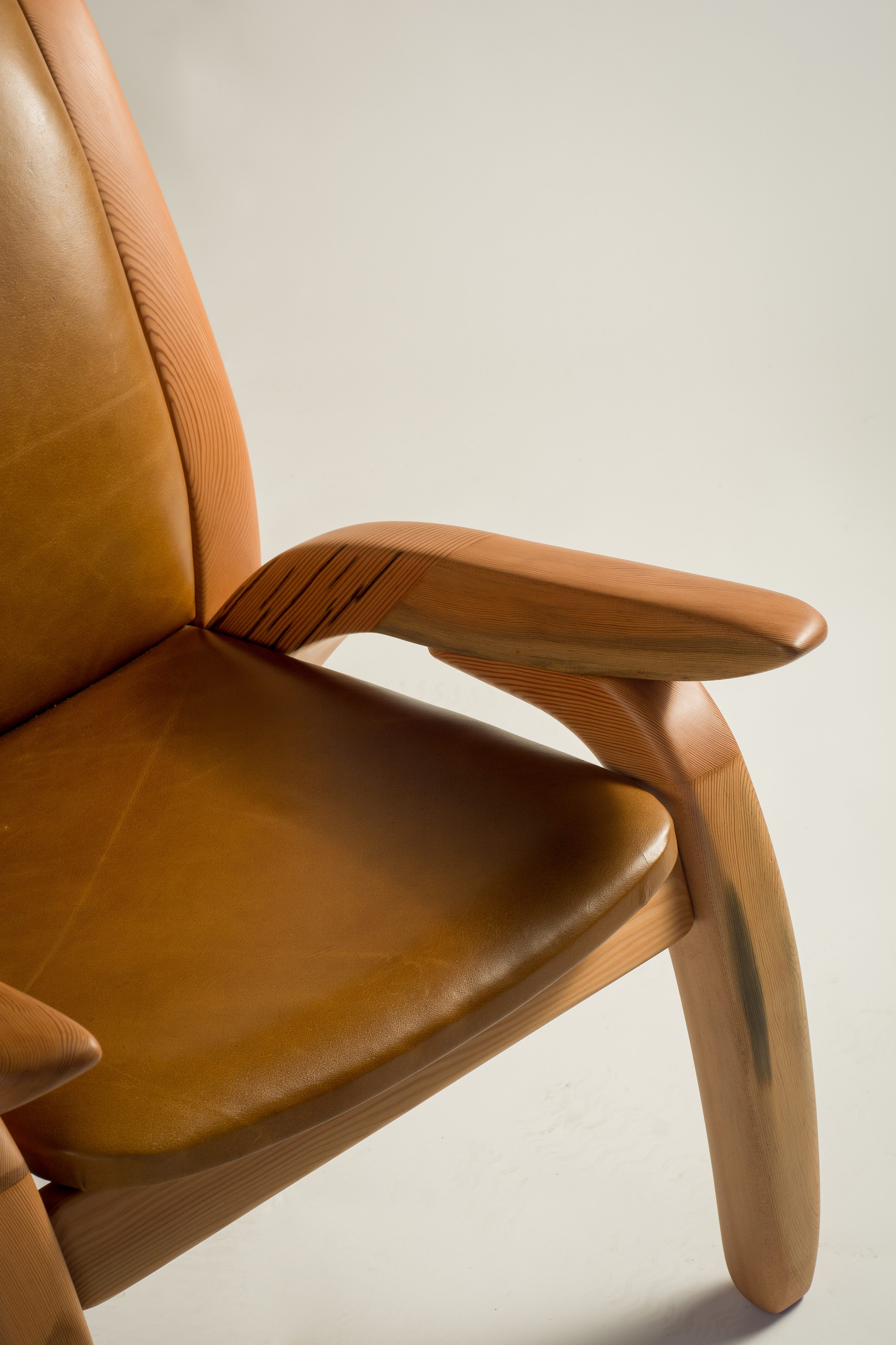 Side detail of the WF03 Lounge Chair